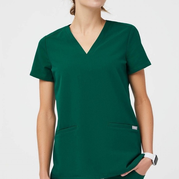 Figs Tops - Women's Hunter Green Casma - Three-Pocket Scrub Top FIGS